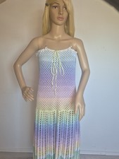 Wunderschönes gehäkeltes Maxikleid im Pastell-Farbverlauf perfekt für den Sommer