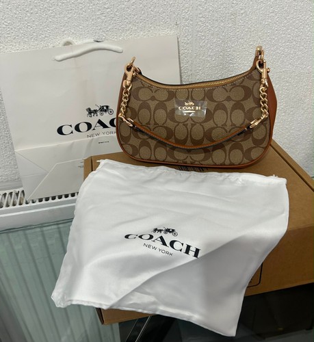 Echt coach teri signature - echt,