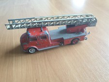 Modellauto von SIKU V 261: Feuerwehrdrehleiter Mercedes-Benz Metz DL30h