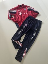 Original Adidas FC Bayern München Präsentationsanzug Gr.M mit Werbung Top?