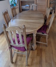 Schwerer Esstisch aus massiver