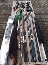 Umfangreiche Angelausrüstung 8 Ruten 8 Rollen 4 Kescher