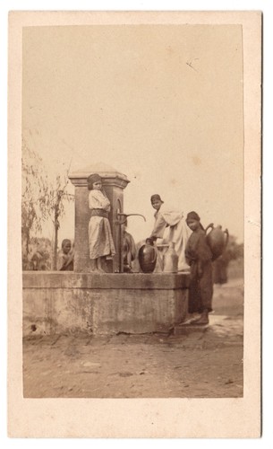 Kabylische kinder brunnen - kinder, am