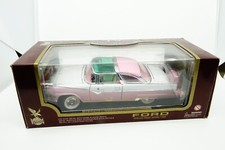 Road Legends 1:18 1955 Ford Fairlane Crown Victoria Druckguss Metall rosa Whithe