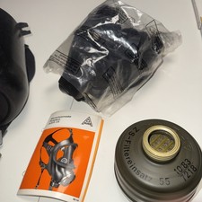 882/ 2 X Gasmaske Schutzmaske