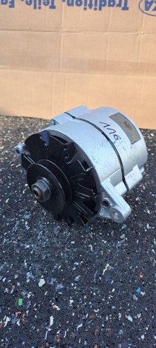 Regenerierte lichtmaschine - regenerierte,