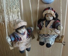 Puppen auf Schaukel   vintage