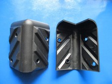 32 Stück Boxenecken Adam Hall 4013, stapelbare Kunststoff-Ecken, Schutzecken