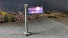 Zugzielanzeiger H0  1 Stück mit LED Beleuchtung Bahnsteig Bahnhof 1:87