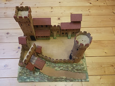 Schöne alte  Ritterburg fünfziger Jahre ohne Figuren gebraucht