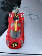 Spielzeugauto mit Kabel und