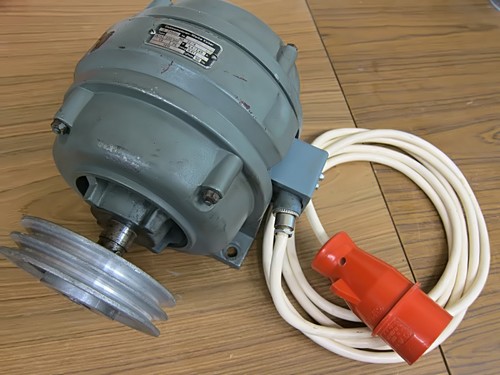 Drehstrommotor 220 380v 1 - 220/380v,, 1,1