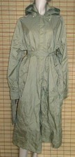 GRÜNER REGENMANTEL - RAINCOAT