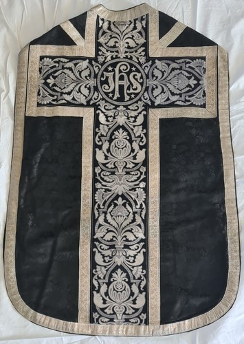Schwarzes messgewand ihs - schwarzes, kasel