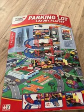 Parkhaus mit Spielzeugteppich