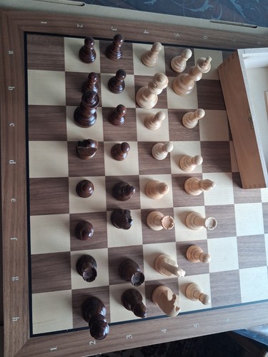 Schachbrett mit figuren - schachbrett,