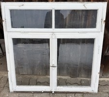 Altes historisches Holzfenster