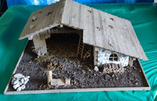 Große Krippe aus Holz, Stein