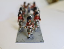 Schotische Zinnfiguren Parade , Figuren je 6 cm , 8 Stück , auf Platte