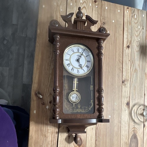 Klassische holz wanduhr braun - holz-wanduhr,
