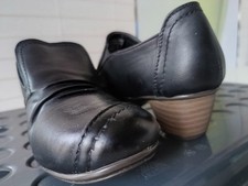 NEUE ungetragene Hochfront Pumps schwarz Gr. 40 CityLine