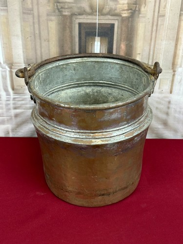 Antiker kessel aus zink - kessel, mit
