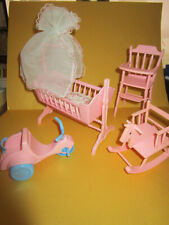 BZ26) VINTAGE BARBIE SHELLY MÖBEL (WIEGE+HOCHSTUHL+SCHAUKELSTUHL+DREIRAD) MATTEL