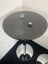 Zwei hochwertige, elegante Mathes Design Bistrotische