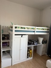 Weißes hochbett aus holz