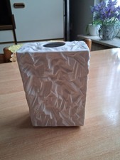 ältere Vase, Bavaria Schumann Arzberg, Reliefdekor, 11x17cm, Nr. 528