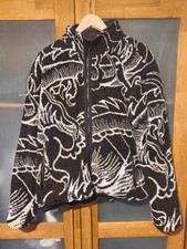 STÜSSY Dragon Sherpa Jacke. Schwarz. Gr.M