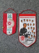 2 Fußball-Wimpel & 1 Anstecknadel BSG Sachsenring Zwickau