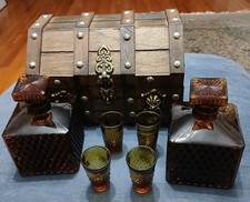 Whisky Bar Set aus Holz Schatzkiste 4 Gläser und 2 Decanter Vintage 