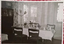 Interieur Wohnungseinrichtung Wohnzimmer 60er Jahre Lampe Radio Esstisch Foto