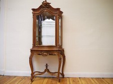  Barock Vitrine Nussbaum Bronzen Figürliches Motiv Dresdner Barock um 1890