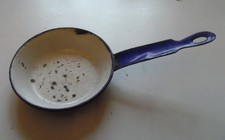 Puppenstubengeschirr -  Pfanne  Metall Emailliert weiß-dunkelblau