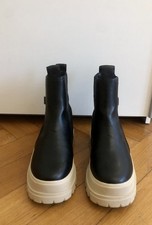 Nur einmal getragene Buffalo