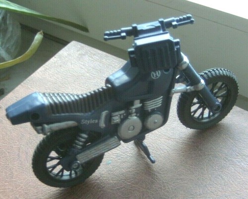Eine motorrad figur aus - eine,
