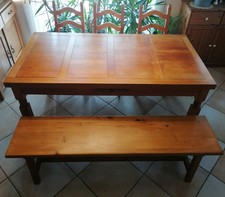 Familienfreundlicher Esstisch