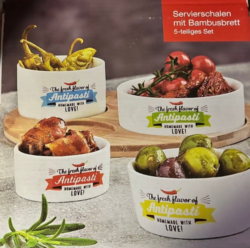 Servierschalen mit bambusbrett - servierschalen,