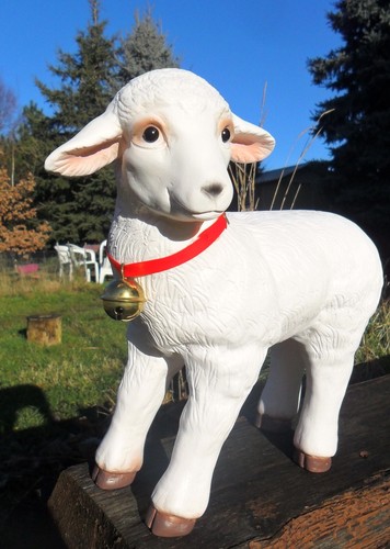 Niedliche gartenfigur schaf - gartenfigur,