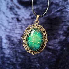 Quarz Heilstein Kette Handgefertigt | UV Leuchtender Esoterik Anhänger | Schmuck