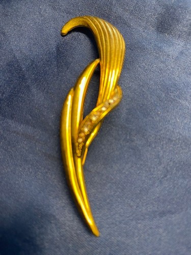Brosche goldfarben mit