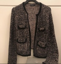 Zara Strickjacke Blazer Bordeaux mit Borten Glitzerknöpfen Blogger Stil