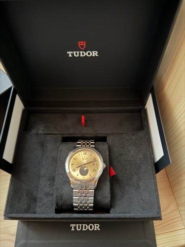 Tudor 1926 luna - tudor, gold