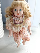 Porzellanpuppe Sammlerpuppe 40 cm lang Stoffkörper Puppe Porzellankopf Hände