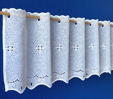 heimtexland ® Scheibengardine Stickerei Panneau Landhaus Gardine Gebogt Typ805