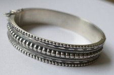 massiver Armreif mit