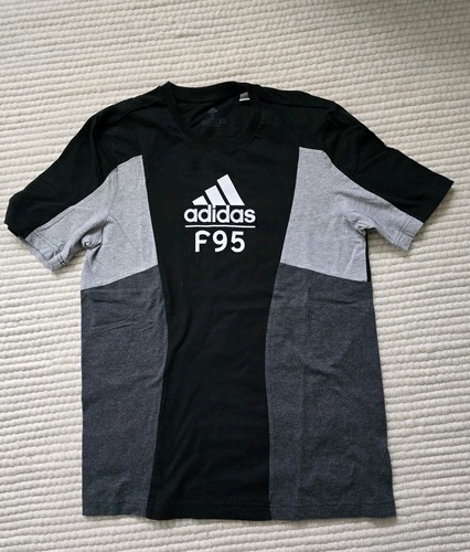 Top adidas shirt - *, *