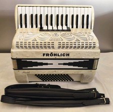 FRÖHLICH HÄNDEL / WELTMEISTER ACHAT  72Bass, 3Chörig  EIN TRAUM IN WEISS    1A !